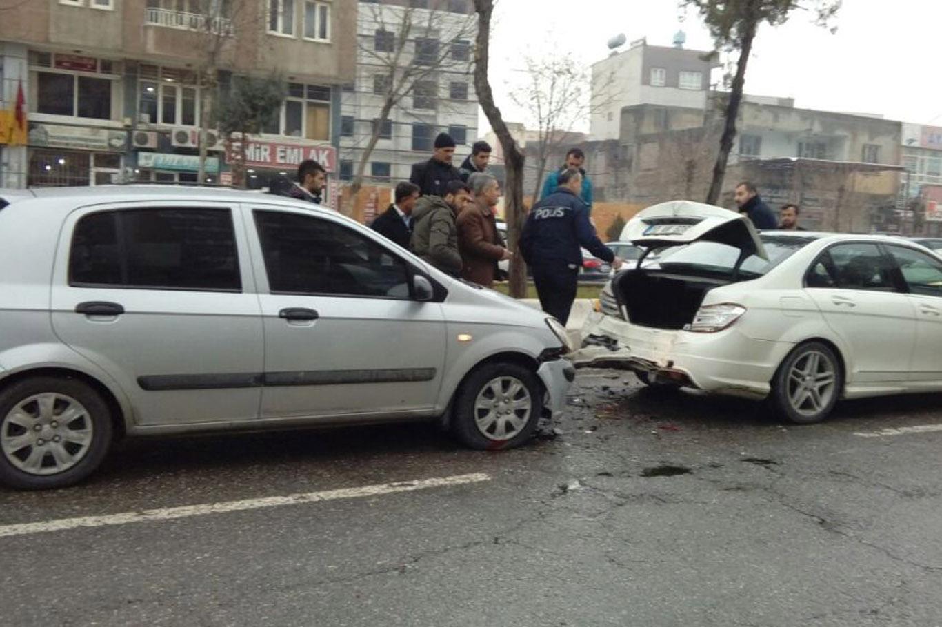 Batman’da iki ayrı trafik kazasın yaşandı Batman’da iki ayrı trafik kazasın yaşandı